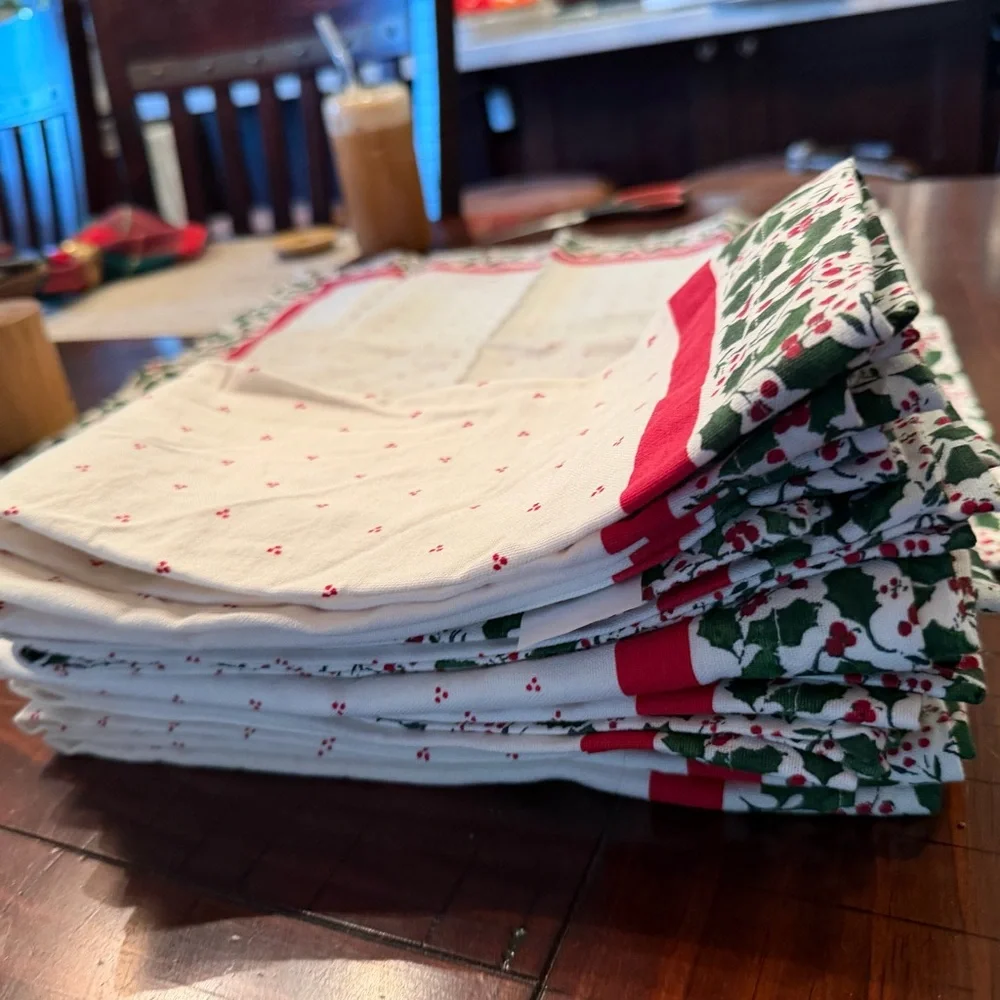 Sur La Table Mistletoe Holiday Napkins set of 11